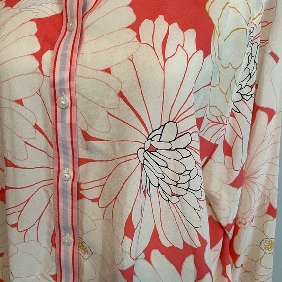 👚Spartina 100% Silk Blouse. Long Sleeves w/Floral Design. Button Down Front. - Picture 8 of 13
